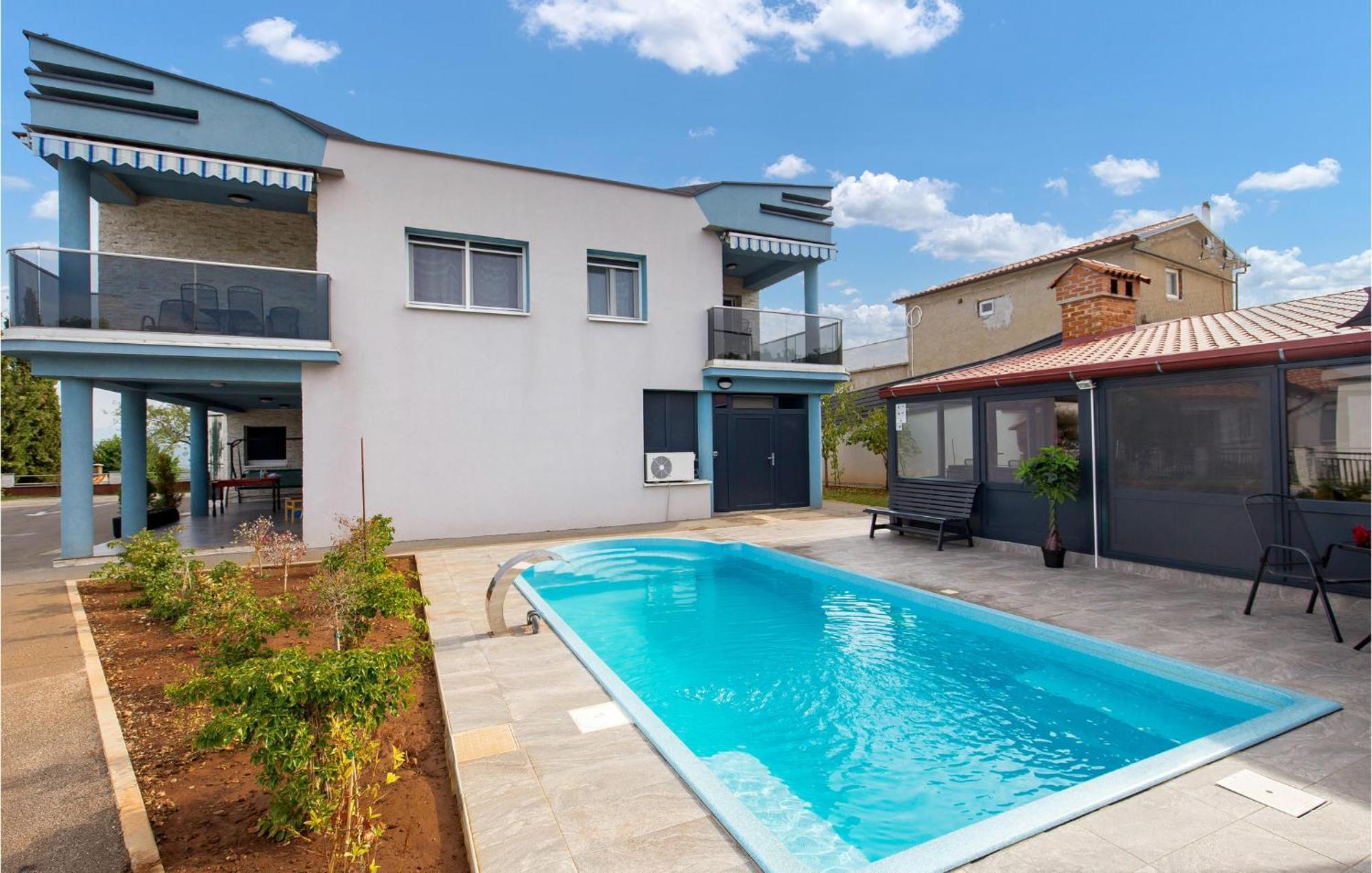 1 Bedroom Beautiful Apartment In Vrh Vrh  ภายนอก รูปภาพ